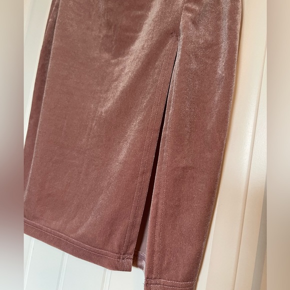 Charlotte Russe Pink Velvet Pencil Skirt with Slit - Picture 8 of 11